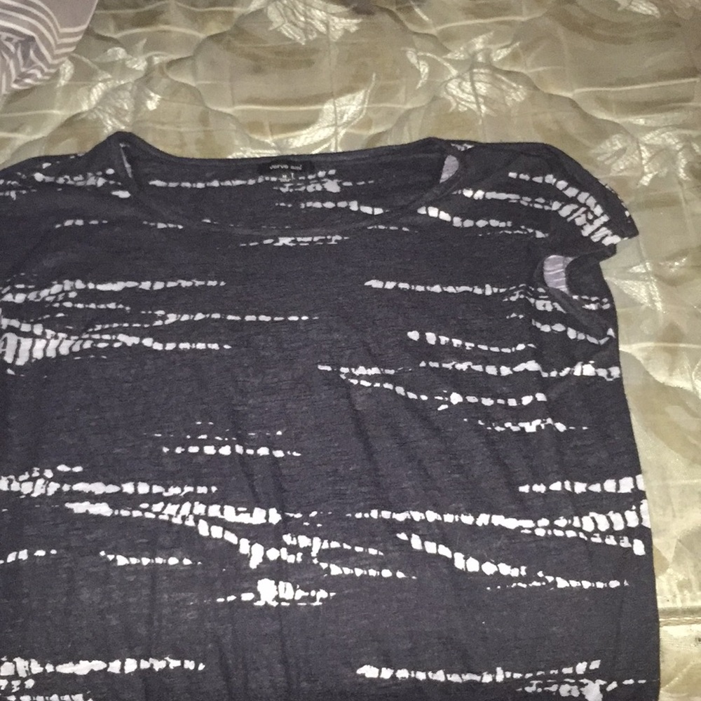 A black t-shirt worn once. Brand: Verve amí
